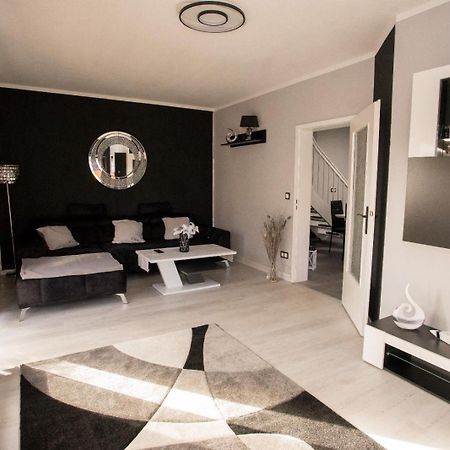 Zum Kaeutzchen 120Qm Ferienhaus 8 Personen 4 Schlafzimmer Nossentiner Huette Екстер'єр фото