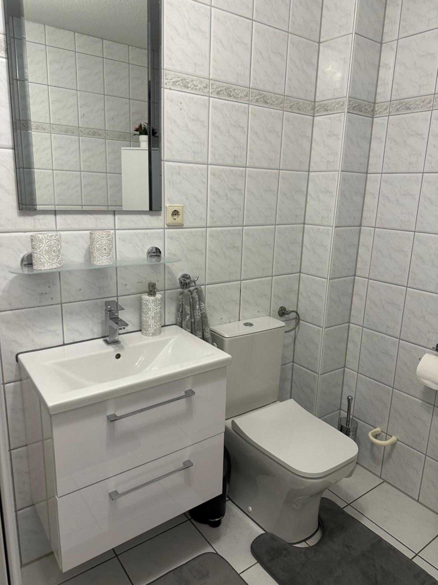 Zum Kaeutzchen 120Qm Ferienhaus 8 Personen 4 Schlafzimmer Nossentiner Huette Екстер'єр фото
